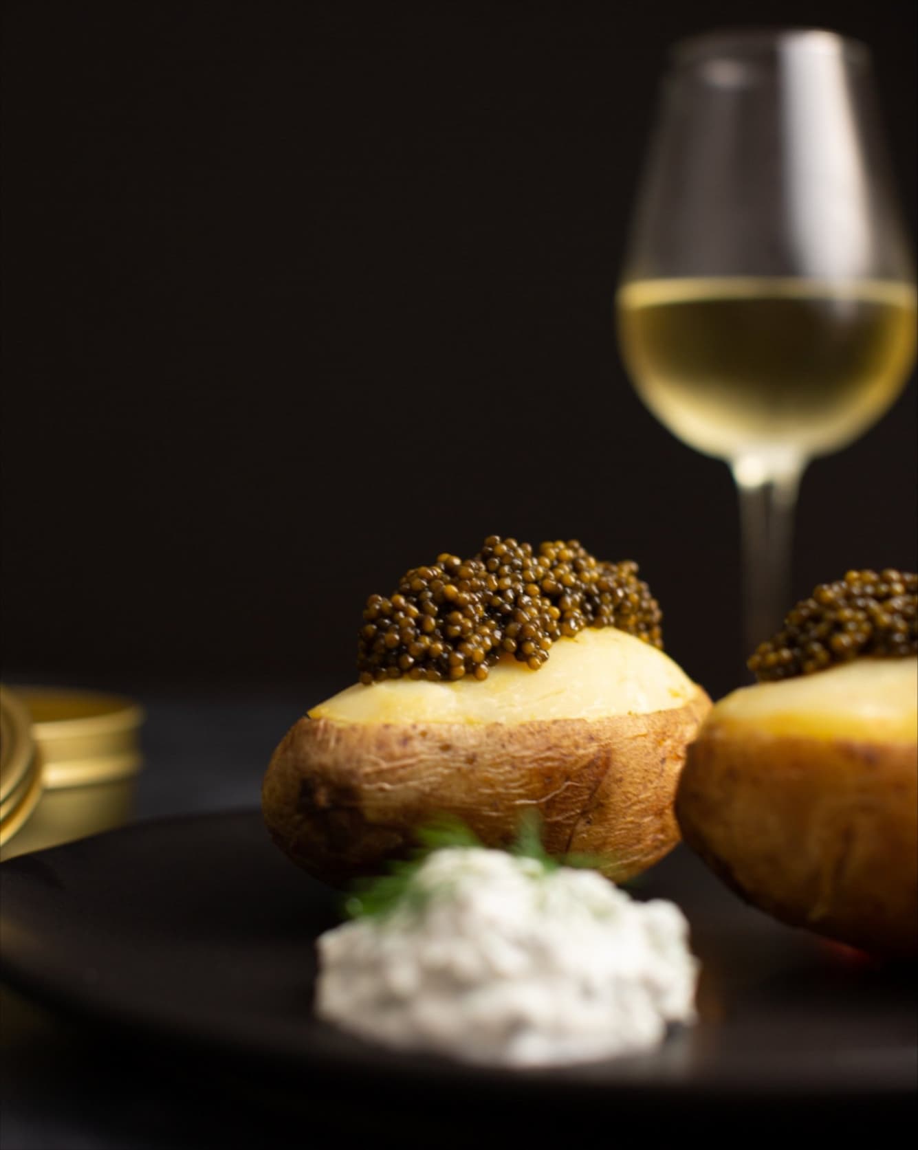 White wine and caviar delight