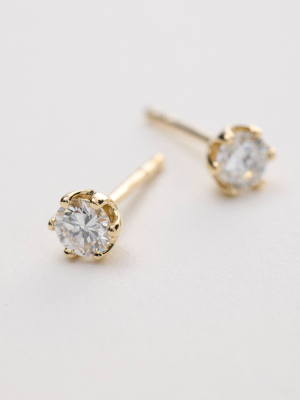 Expertly-Cut Diamonds and Luxurious Gold Jewelry