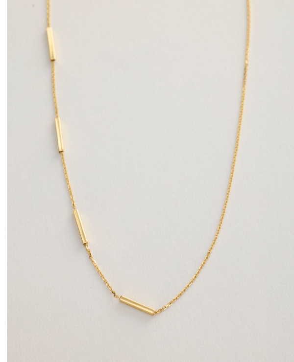 Expertly-Cut Diamonds and Luxurious Gold Jewelry