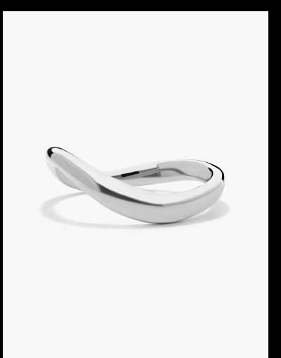 Make waves with our unique collection of engagement and wedding rings.