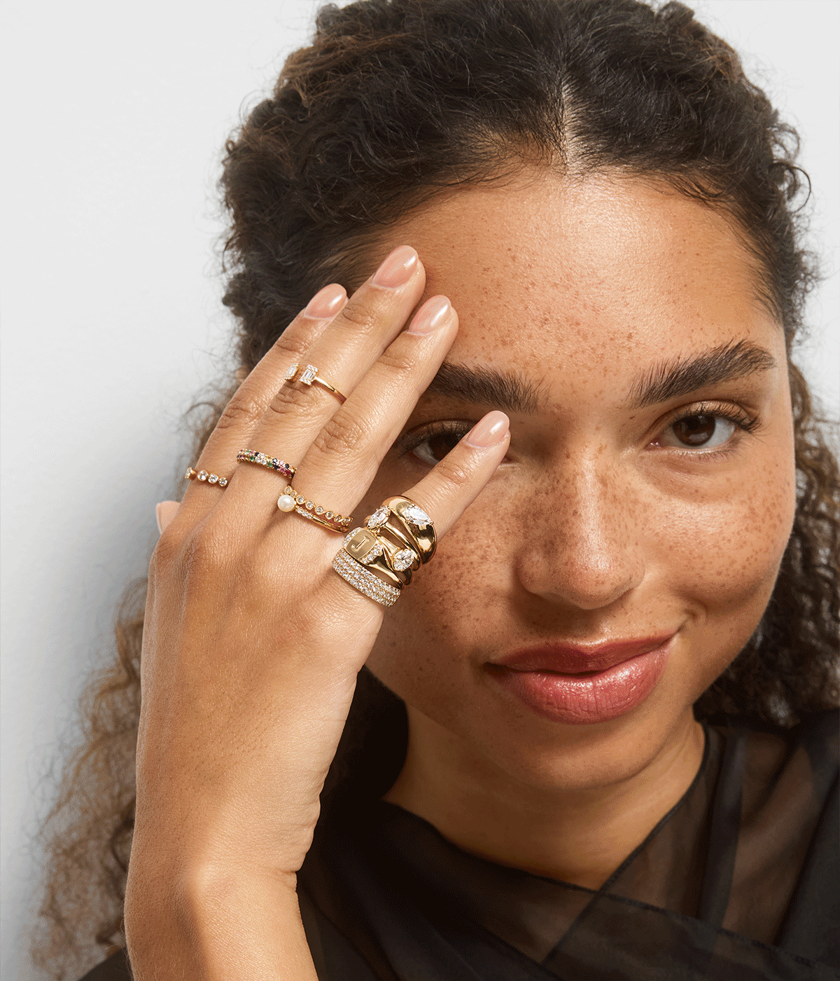 The little trend that has everyone talking. Discover our newest collection pinky rings.