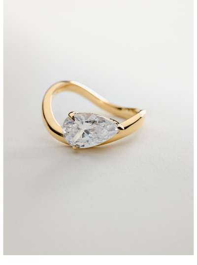 Make waves with our newest engagement collection featuring asymmetric allure.