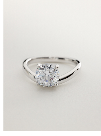 Make waves with our newest engagement collection featuring asymmetric allure.