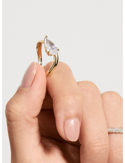 Make waves with our newest engagement collection featuring asymmetric allure.