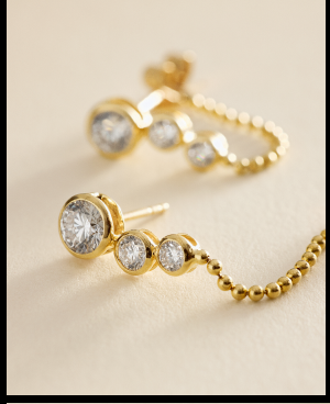 Discover our newest arrival with subtle textures adding up to bold diamond style.