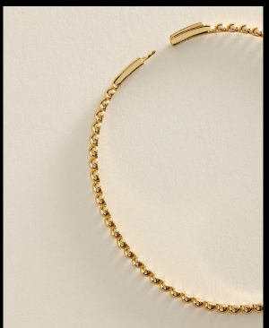 Discover our newest arrival with subtle textures adding up to bold diamond style.