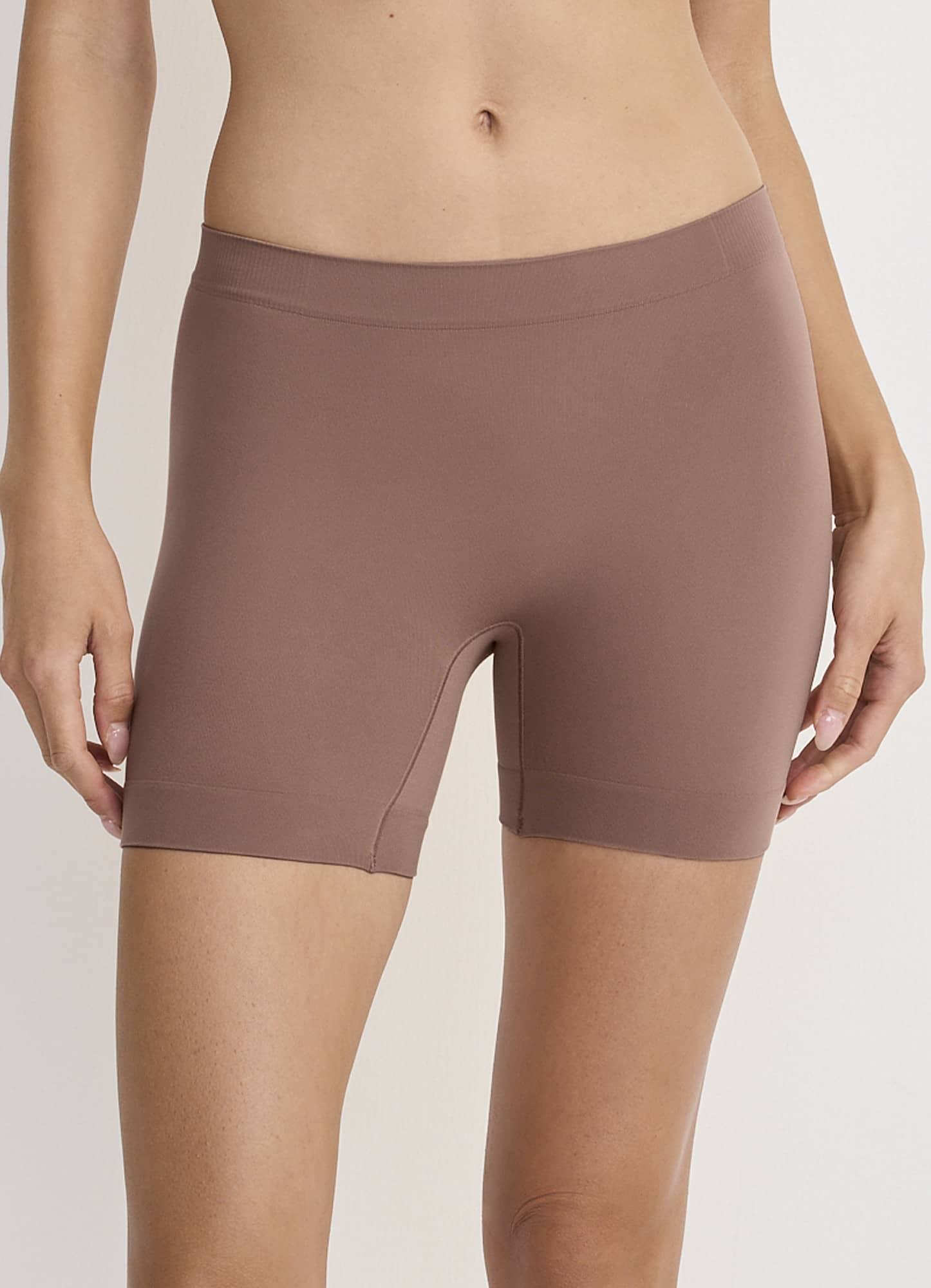 Skimmies® Seamfree® Ultralight Smoothing Shortie Slipshort