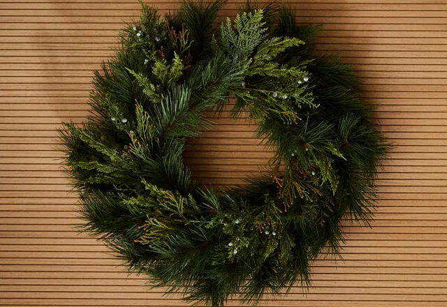 Outdoor Holiday Wreath Sale