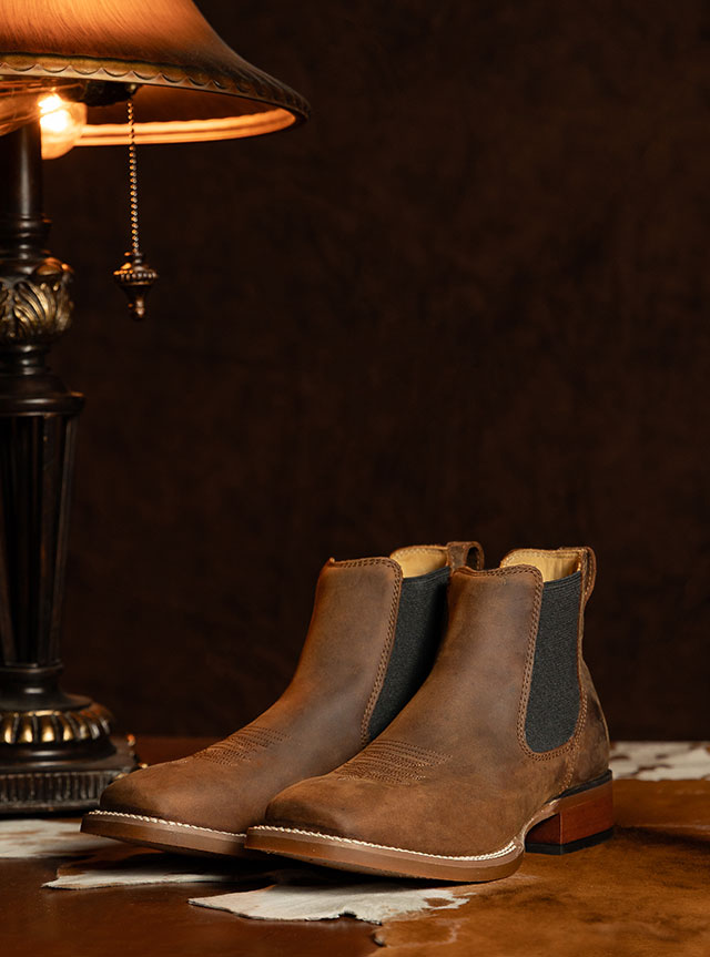 Crazy Buck 6" Western boot in brown.