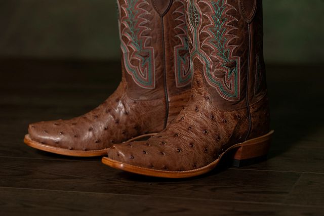 Carlock 13" Full Quill in rum brown.