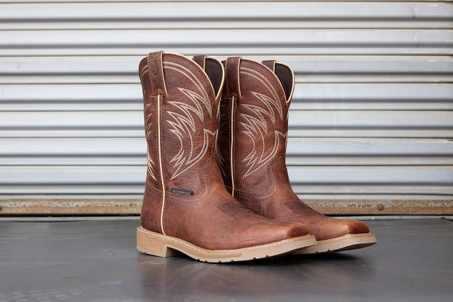 Daywork 11" Waterproof in pecan tan.