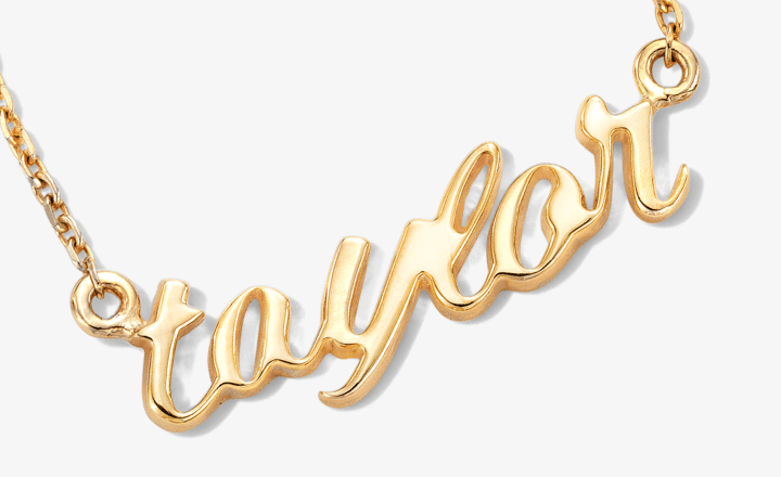 Script Nameplate Necklace (1 Name)
