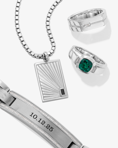 Showcase of rings dogleg and bracelet. 