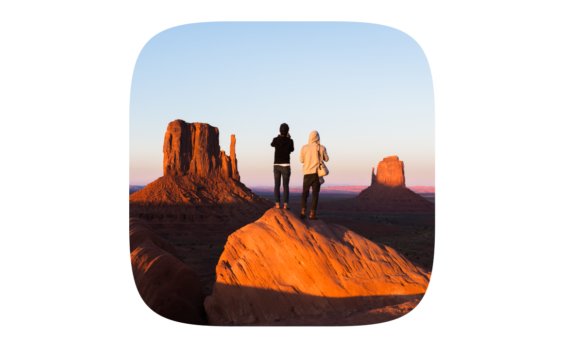 Travelers overlooking the Grand Canyon