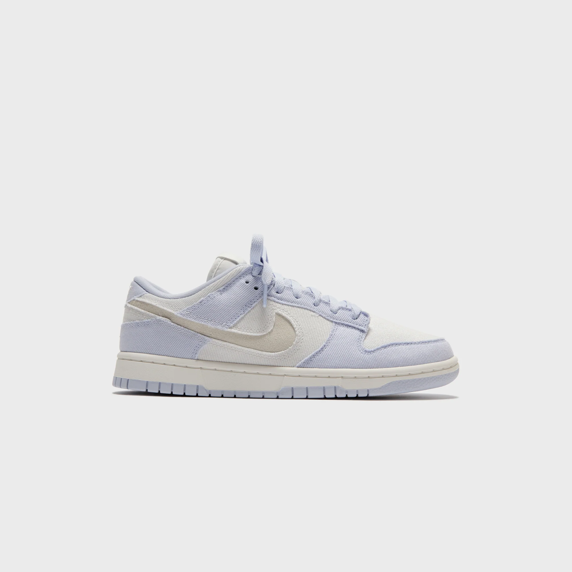 Image of Nike WMNS Dunk Low - Sea Ghost / Summit White / Platinum