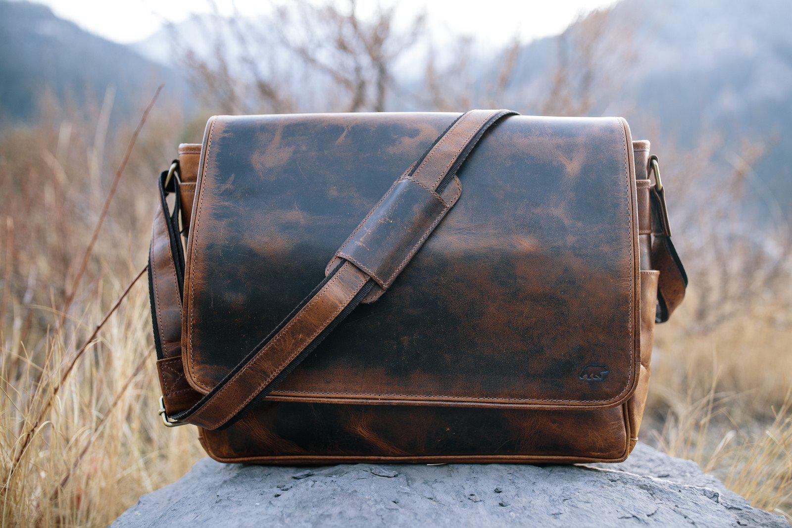 Kasilof Messenger 18 Inch in Antique Brown