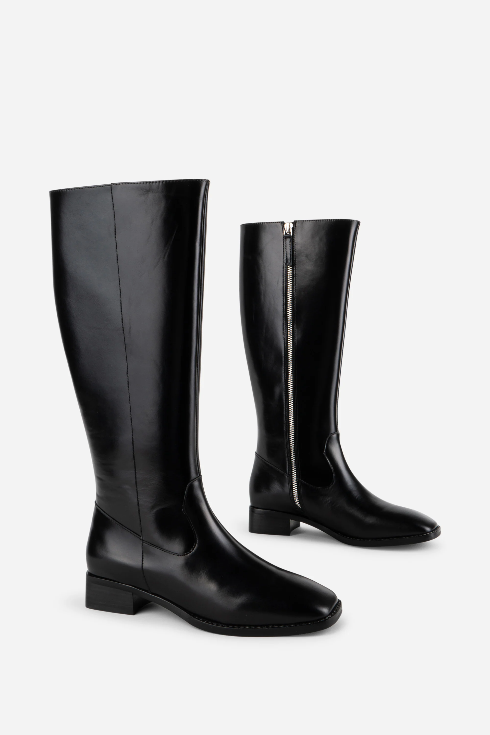 Image of TAME KNEE HIGH BOOT