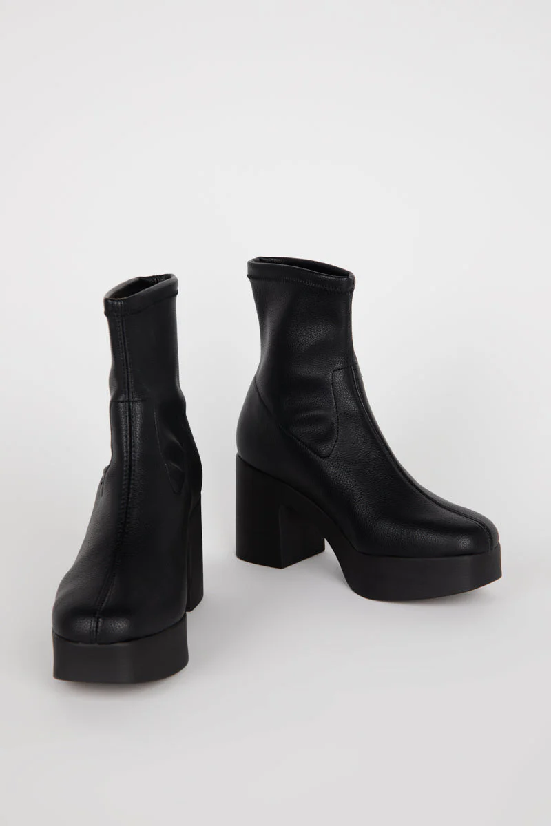 Image of MARLOWE VEGAN PLATFORM BOOT BLACK SOLE