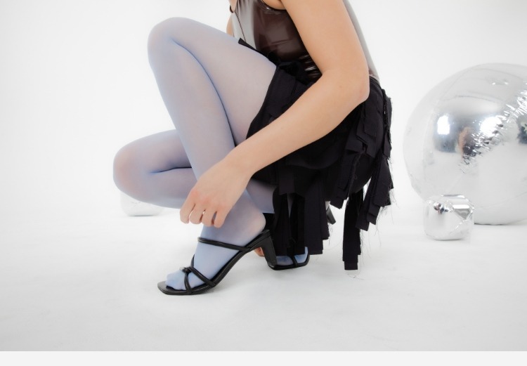 SHOP STRAPPY SANDALS