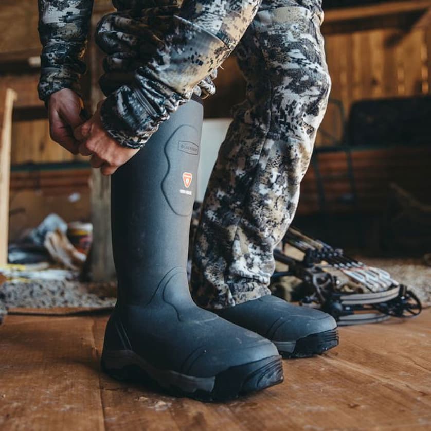 Solid-color Insulated Boots for versatility