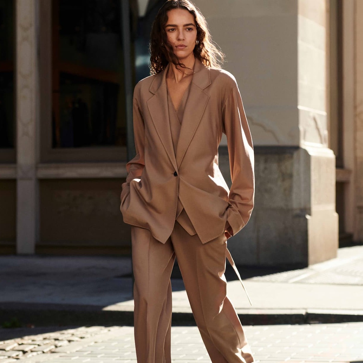Image3_Suit