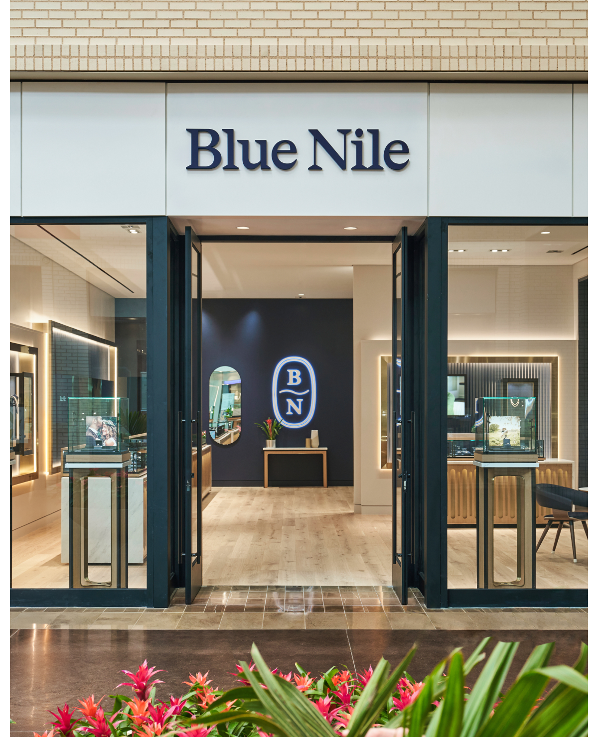 Discover something dazzling at a Blue Nile showroom near you.