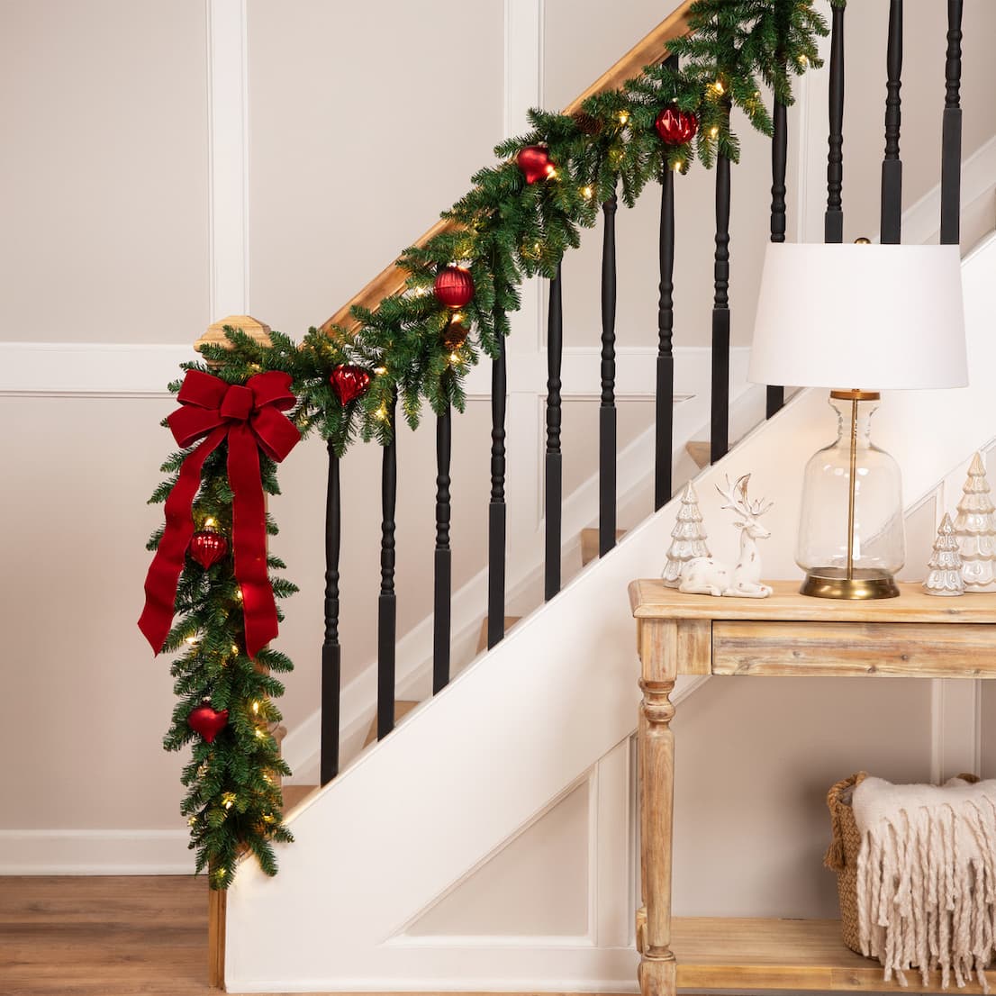 Pre-Lit Black River Pine Garland