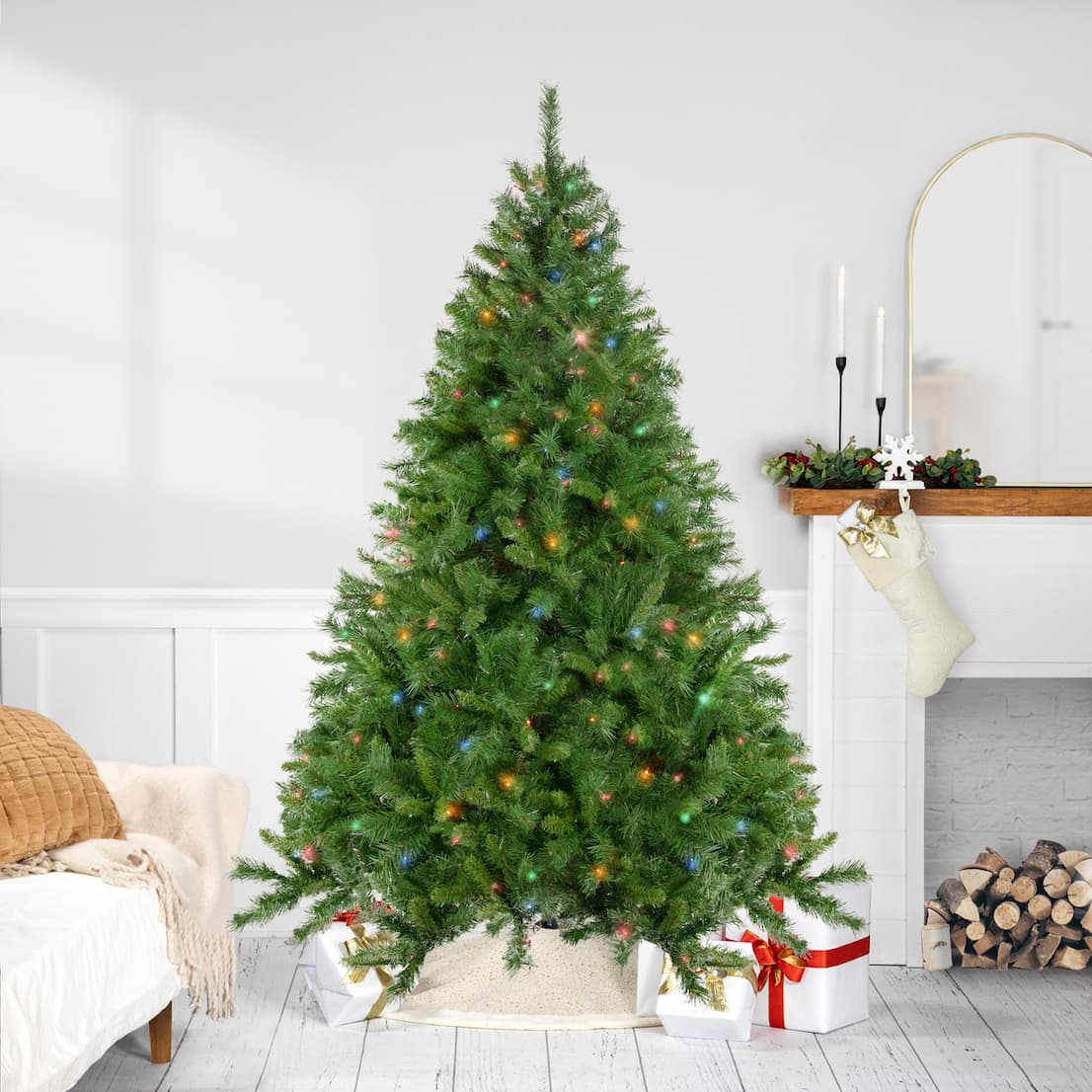 7.5' Pre-Lit Chatham Pine Christmas Tree