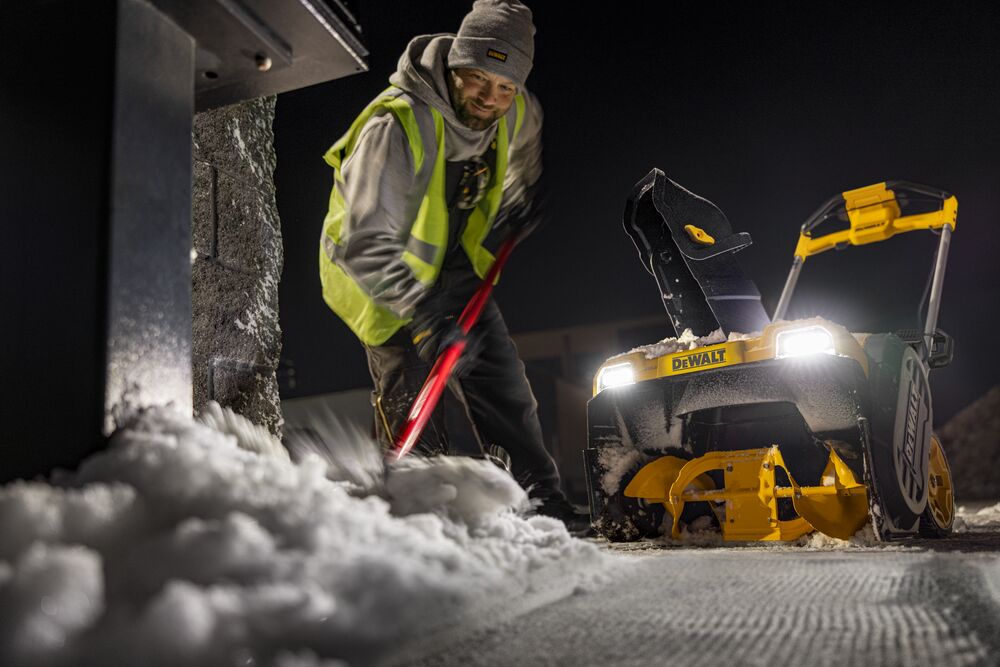 DEWALT Single-Stage Snow Blower lights