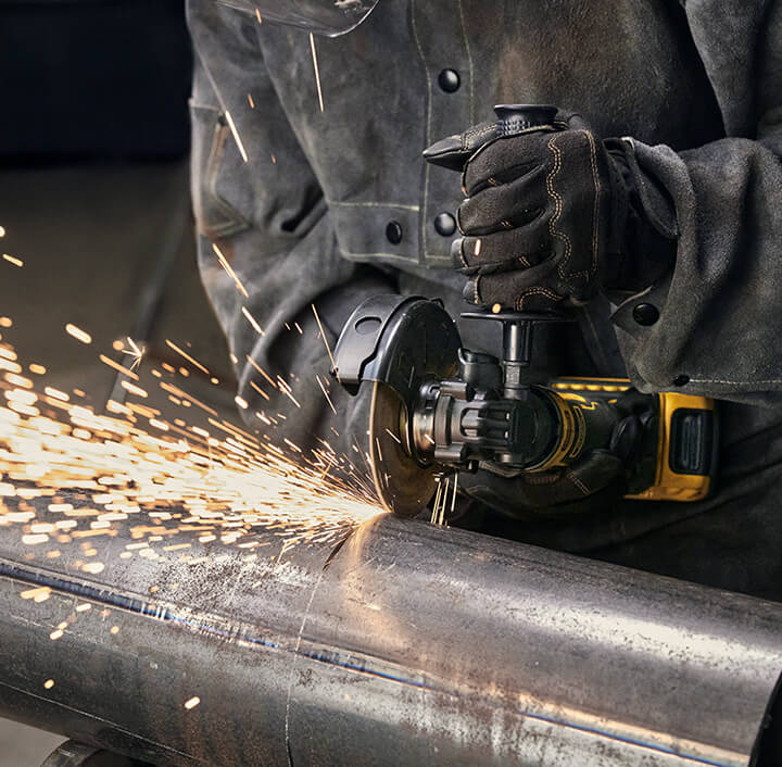 User cutting with ATOMIC™ 20V MAX* 4.5 in. Angle Grinder