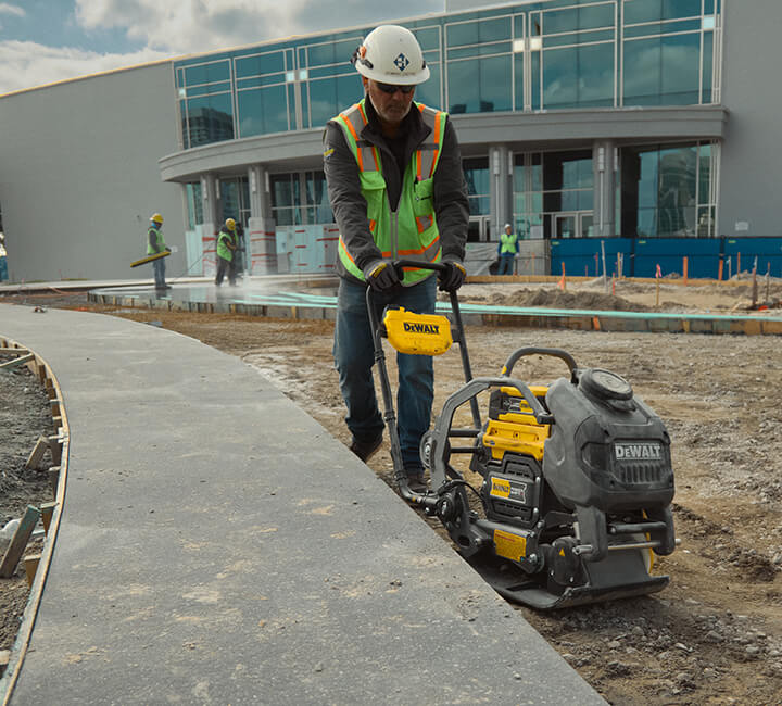 DEWALT POWERSHIFT™ plate compactor compacting dirt on jobsite