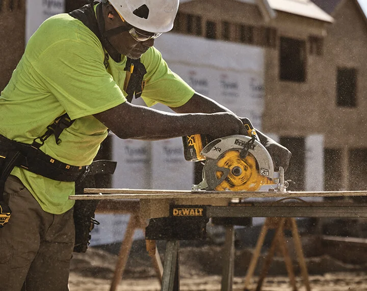 20V MAX* XR® Brushless 7-1/4 In. Circular Saw (Tool Only)