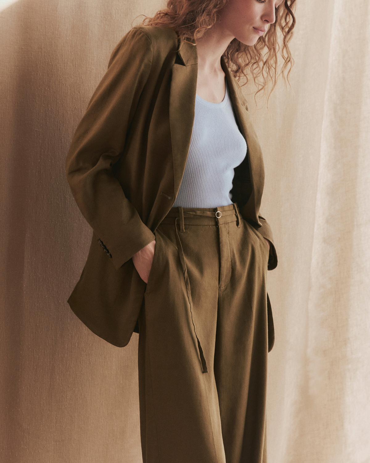 Image | Model in The Oversized Blazer in Stretch Linen | Beech