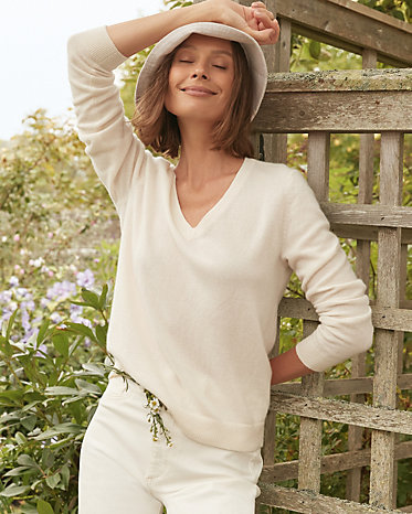 Essential Cashmere V-Neck Sweater