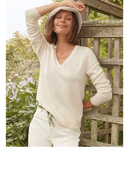 Essential Cashmere V-Neck Sweater