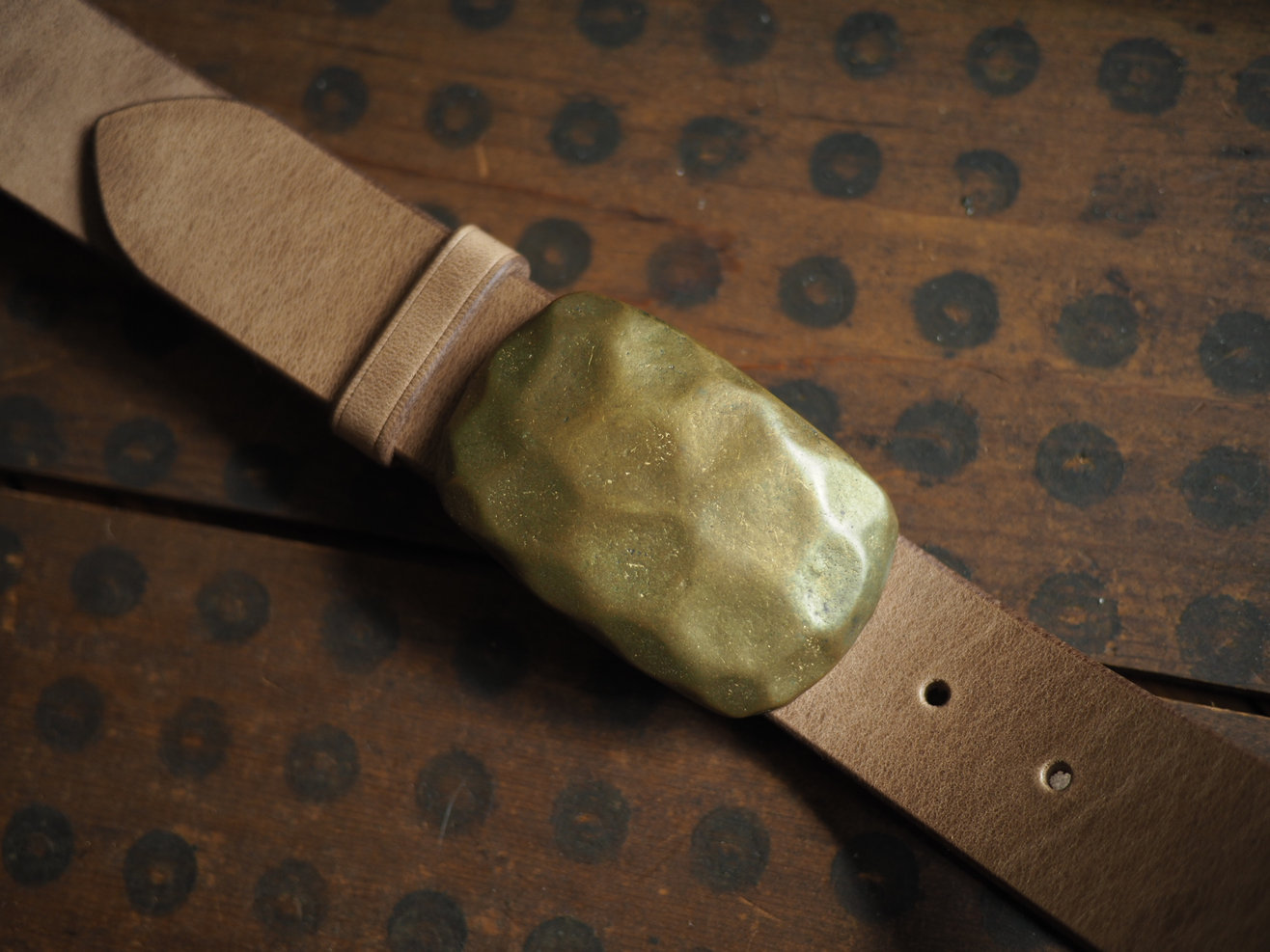 https://www.hollowsleather.com/product-page/custom-belts