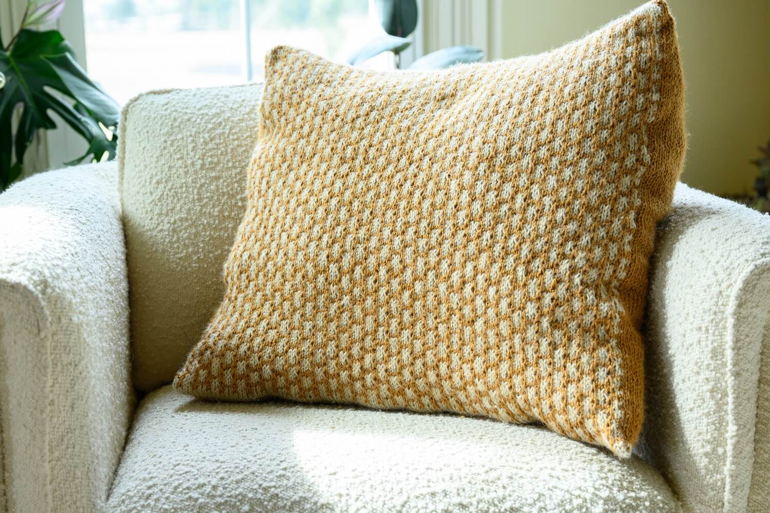 Image of Chain Link Pillow (Knit)