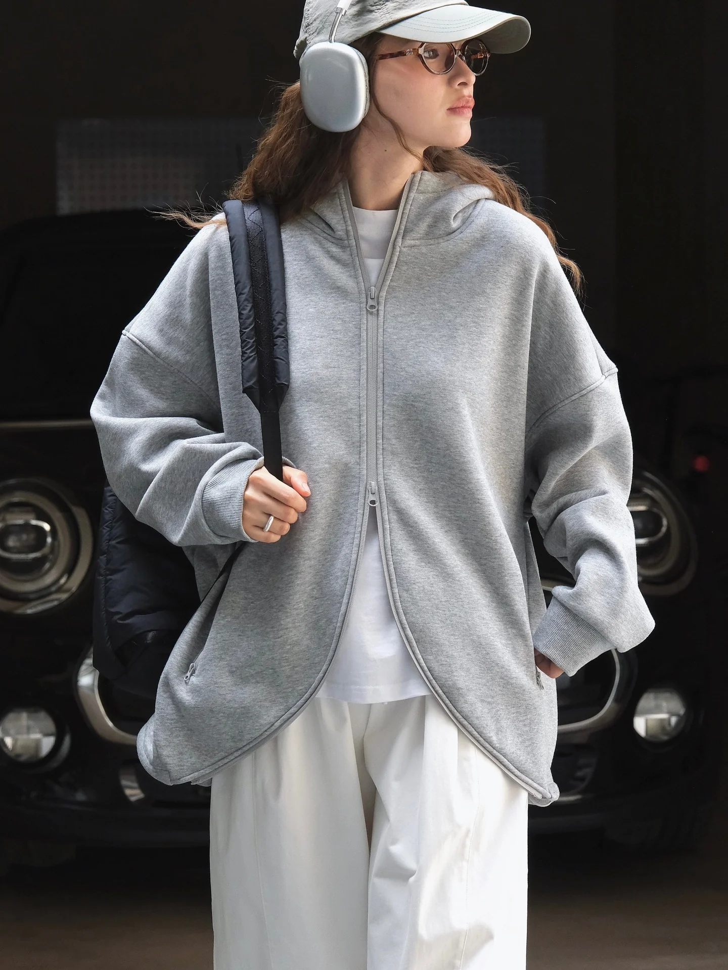 Image of Curved Zipper Warm Hooded Top