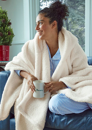 Cozy Sherpa Wearable Throw