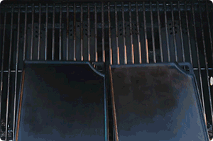Animated image showing the griddle set in use