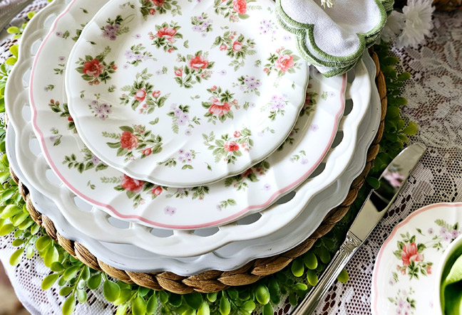 Explore elegant floral dinnerware sets