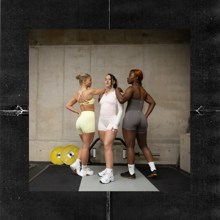 WOMEN'S CLOTHING