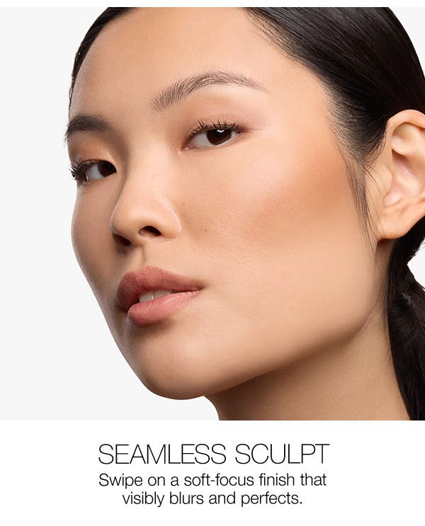 Swipe on a soft-focus finish that visibly blurs and perfects.