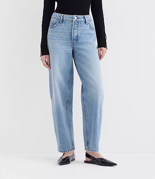 Rivete Curvy Mid Rise Barrel Jeans in Aura Wash