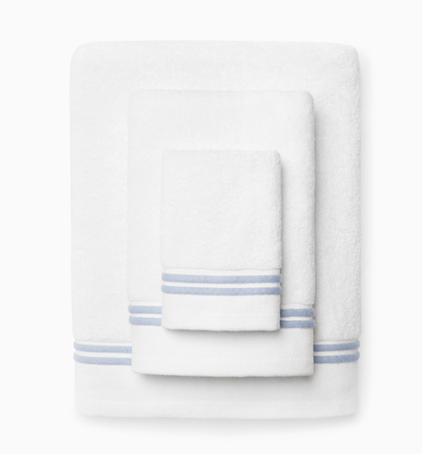 Aura Nuova bath collection