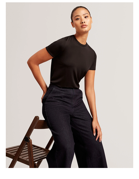 SOLID BLACK TSHIRT WITH SEAM DETAIL Rich Black