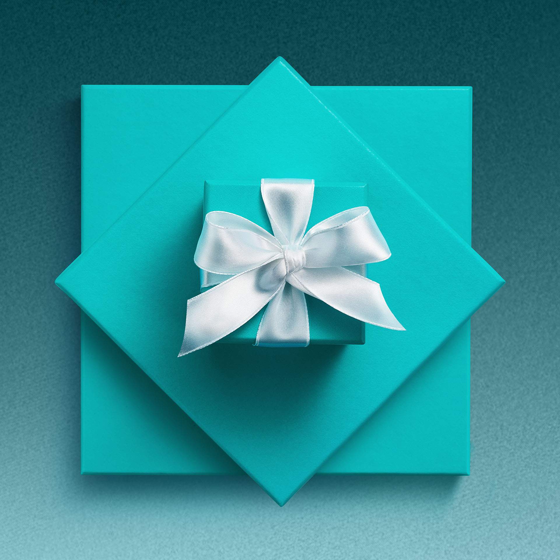 Tiffany Blue box with a knot image