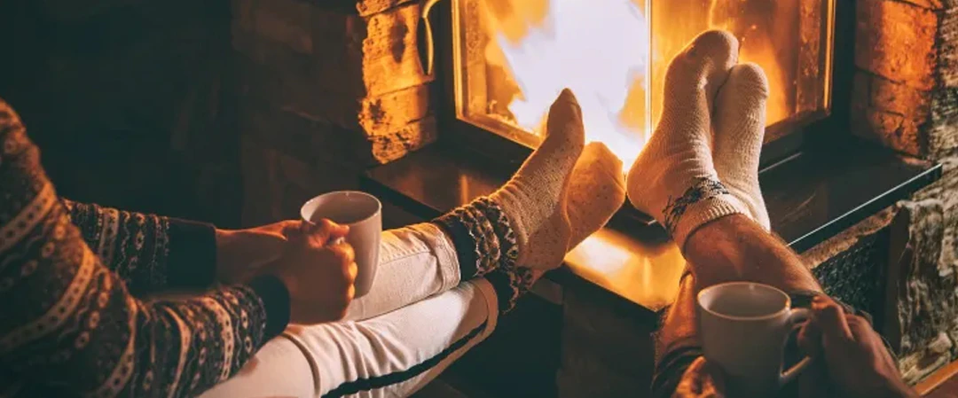 This Is Why You Crave Cuddles and Comfort Food in the Winter