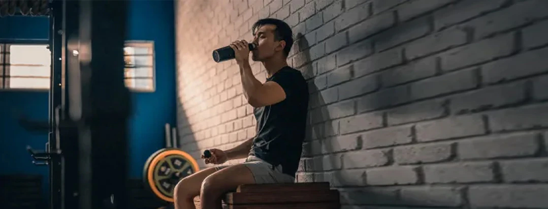 What to Eat and Drink Mid‑Workout, According to Sports Nutritionists