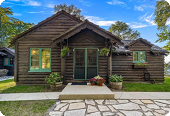 Enjoy a charming vacation rental near Indiana Dunes National Park, Indiana.